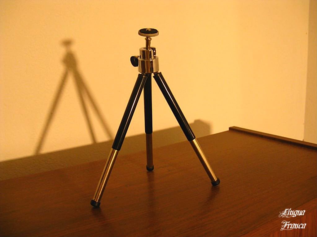 Another photo of the same tripod, but without the marble souvenir. (Credit: Omar Upegui R.)